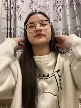 Krixxi22 online show from January 3, 2025, 4:16 pm