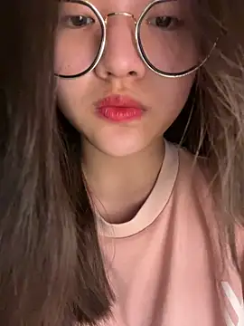 Snapshot of Krixxi22 chatting on September 21, 2025, 4:01 pm Krixxi22 online show from September 21, 2025, 4:01 pm