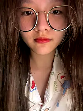 Krixxi22 online show from November 17, 2025, 4:44 pm