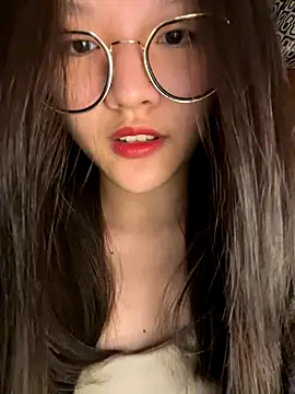 Snapshot of Krixxi22 chatting on October 1, 2025, 2:32 pm Krixxi22 online show from October 1, 2025, 2:32 pm