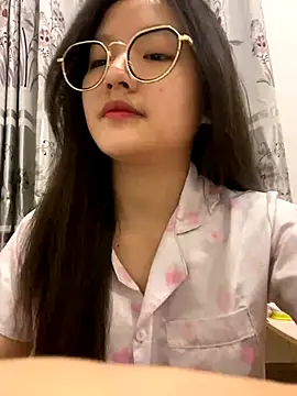 Krixxi22 online show from December 5, 2024, 2:28 pm