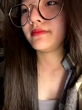 Snapshot of Krixxi22 chatting on October 13, 2025, 3:02 pm Krixxi22 online show from October 13, 2025, 3:02 pm