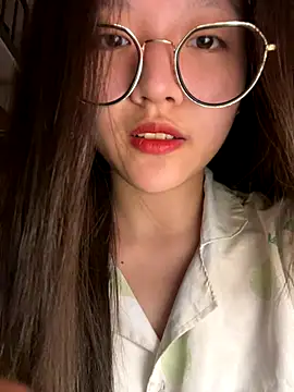 Snapshot of Krixxi22 chatting on October 17, 2025, 3:25 pm Krixxi22 online show from October 17, 2025, 3:25 pm