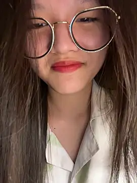 Snapshot of Krixxi22 chatting on October 27, 2025, 2:40 pm Krixxi22 online show from October 27, 2025, 2:40 pm