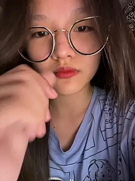 Snapshot of Krixxi22 chatting on October 5, 2025, 1:46 pm Krixxi22 online show from October 5, 2025, 1:46 pm