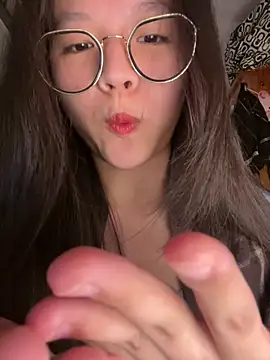 Snapshot of Krixxi22 chatting on October 14, 2025, 4:07 pm Krixxi22 online show from October 14, 2025, 4:07 pm