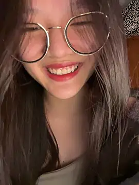 Snapshot of Krixxi22 chatting on October 7, 2025, 4:19 pm Krixxi22 online show from October 7, 2025, 4:19 pm