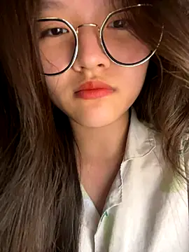 Snapshot of Krixxi22 chatting on October 12, 2025, 2:18 pm Krixxi22 online show from October 12, 2025, 2:18 pm