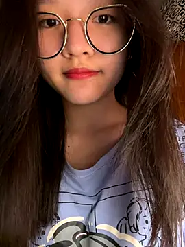 Snapshot of Krixxi22 chatting on October 9, 2025, 3:45 pm Krixxi22 online show from October 9, 2025, 3:45 pm