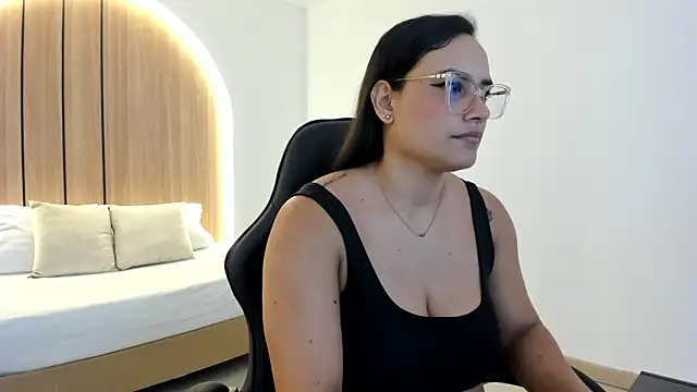 Snapshot of zoe_danae_ chatting on October 6, 2025, 12:17 pm zoe danae  online show from October 6, 2025, 12:17 pm