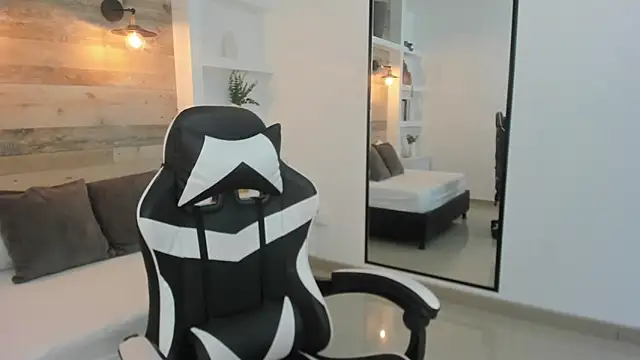 Snapshot of zoe_danae_ chatting on February 27, 2026, 12:27 pm zoe danae online show from February 27, 2026, 12:27 pm