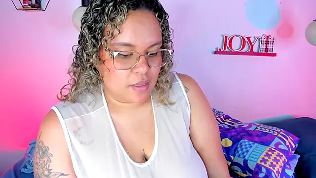 Snapshot of monicabbw_ chatting on March 4, 2025, 11:43 pm monicabbw  online show from March 4, 2025, 11:43 pm