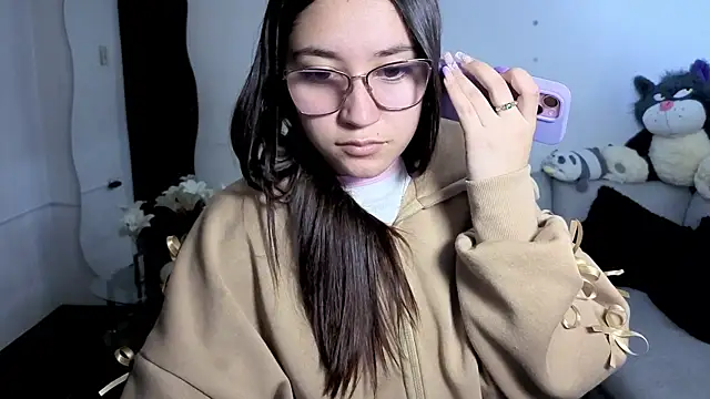 Snapshot of karla_cute01 chatting on July 4, 2026, 5:47 am karla cute01 online show from July 4, 2026, 5:47 am