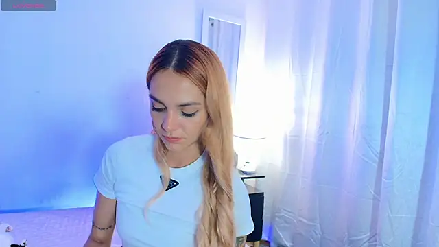 Snapshot of MeganLorensx chatting on October 7, 2025, 11:39 pm MeganLorensx online show from October 7, 2025, 11:39 pm