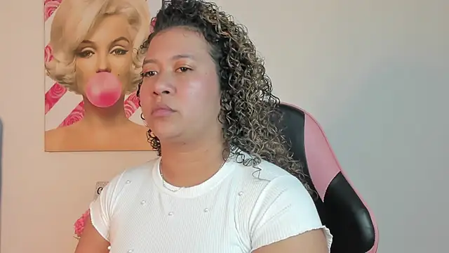 Snapshot of Kenia_tompson01 chatting on October 27, 2025, 8:32 pm Kenia tompson01 online show from October 27, 2025, 8:32 pm