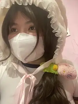 HoneyBuns 05 online show from March 10, 2025, 5:29 pm