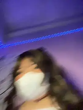 HoneyBuns 05 online show from January 21, 2025, 4:05 pm