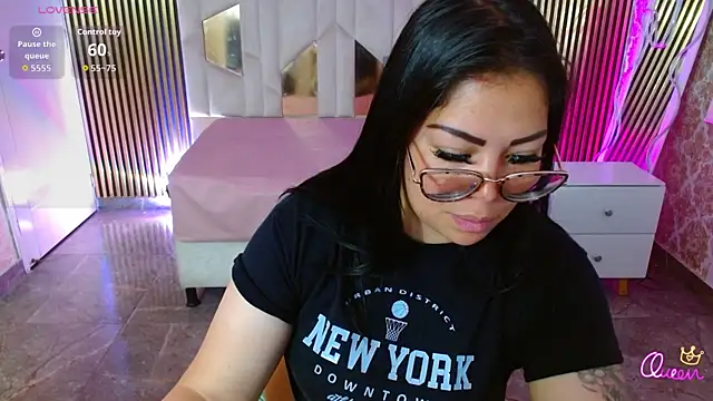 martinna tay online show from May 18, 2026, 4:07 am