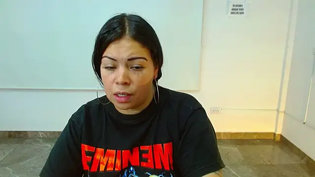 Snapshot of martinna_tay chatting on March 17, 2025, 9:22 am martinna tay online show from March 17, 2025, 9:22 am