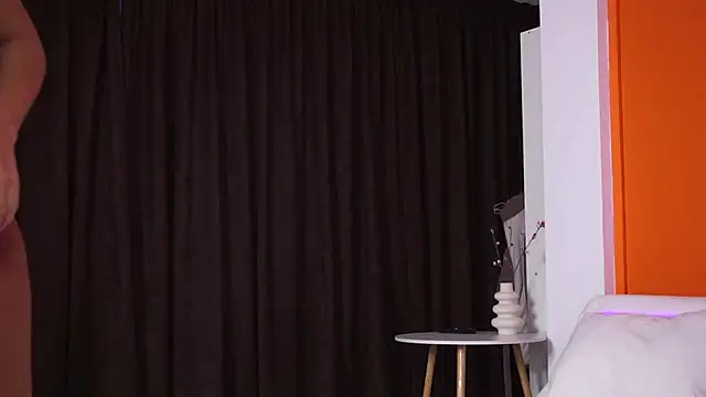 LovingBlondie online show from September 18, 2025, 3:42 am