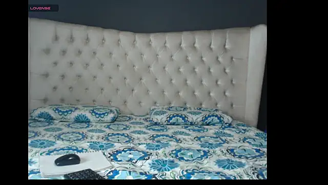 nichole bree  online show from September 12, 2025, 11:21 am