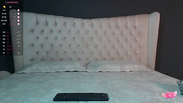nichole bree  online show from January 18, 2025, 11:32 am