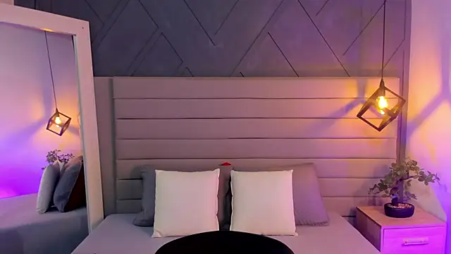 Snapshot of LadyLuminary chatting on October 16, 2025, 8:17 pm LadyLuminary online show from October 16, 2025, 8:17 pm