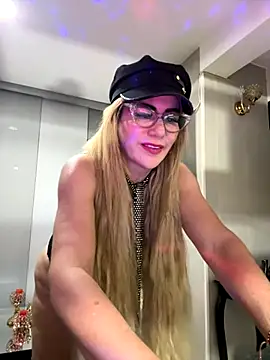 Snapshot of LARIANA_RIVERA23 chatting on September 9, 2025, 4:00 am LARIANA RIVERA23 online show from September 9, 2025, 4:00 am