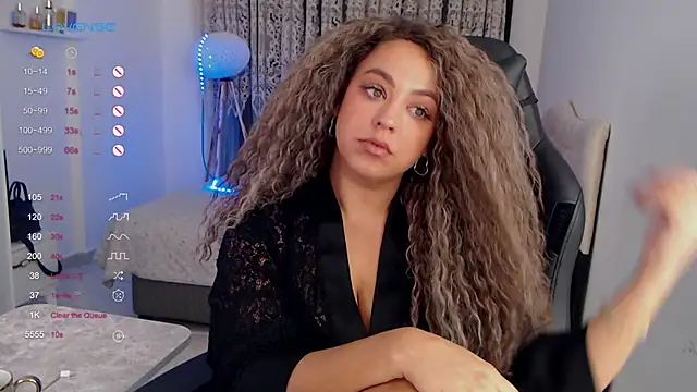 Snapshot of _Just_a_queen_3 chatting on October 12, 2025, 5:25 pm  Just a queen 3 online show from October 12, 2025, 5:25 pm