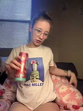 Snapshot of sage__marie chatting on March 17, 2025, 12:25 pm sage marie online show from March 17, 2025, 12:25 pm