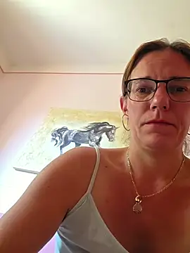 Snapshot of SpiceLea chatting on June 25, 2026, 4:01 pm SpiceLea online show from June 25, 2026, 4:01 pm