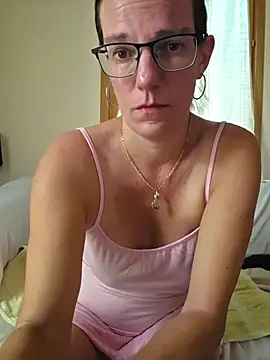Snapshot of SpiceLea chatting on August 4, 2026, 11:48 am SpiceLea online show from August 4, 2026, 11:48 am