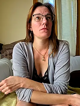 SpiceLea online show from September 25, 2025, 11:05 am