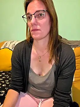 SpiceLea online show from November 12, 2025, 2:32 pm