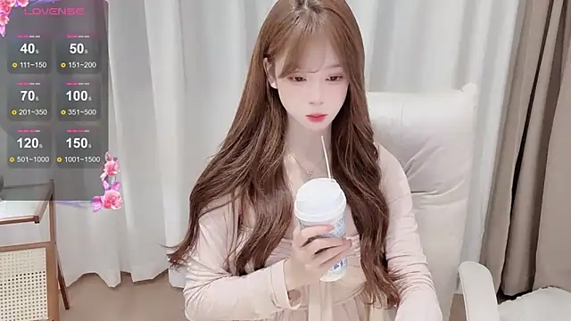 Yuuuuuly online show from November 20, 2025, 1:12 pm