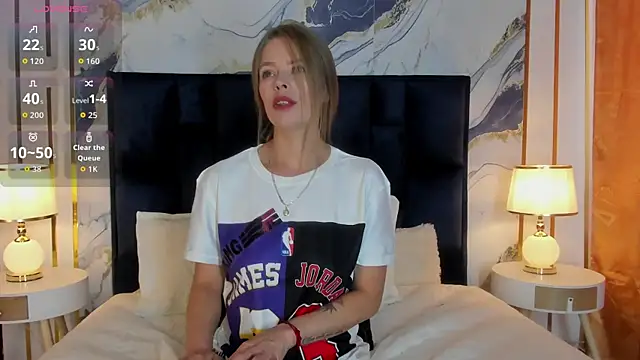 Laurablue online show from December 21, 2025, 10:10 pm