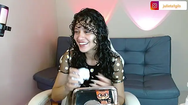 Snapshot of Juliet_dolce chatting on October 31, 2025, 9:11 pm Juliet dolce online show from October 31, 2025, 9:11 pm