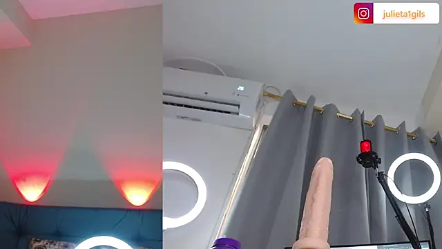 Snapshot of Juliet_dolce chatting on October 8, 2025, 9:26 pm Juliet dolce online show from October 8, 2025, 9:26 pm