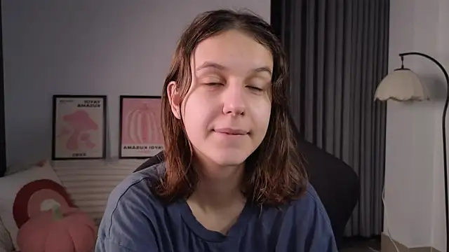 VanessaBayer2 online show from January 12, 2026, 10:58 pm