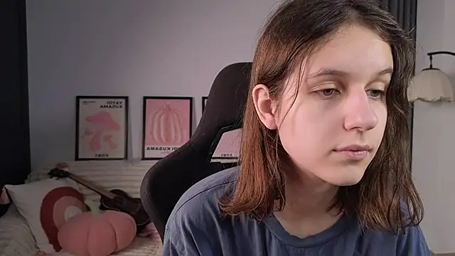 VanessaBayer2 online show from January 11, 2026, 10:38 pm