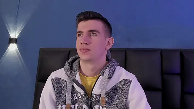 MikaelSlow online show from November 11, 2025, 3:45 am