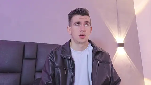 MikaelSlow online show from April 15, 2026, 4:18 am