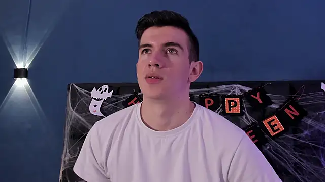 Snapshot of MikaelSlow chatting on October 31, 2025, 3:58 am MikaelSlow online show from October 31, 2025, 3:58 am