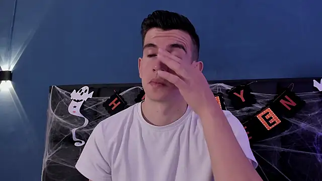 Snapshot of MikaelSlow chatting on October 22, 2025, 4:01 am MikaelSlow online show from October 22, 2025, 4:01 am