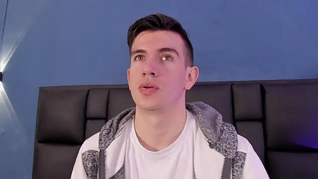 MikaelSlow online show from November 13, 2025, 4:27 am