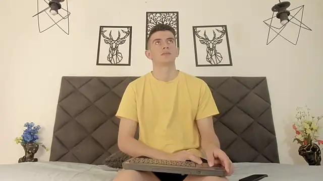 Snapshot of MikaelSlow chatting on March 7, 2025, 5:08 am MikaelSlow online show from March 7, 2025, 5:08 am