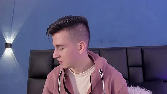 Snapshot of MikaelSlow chatting on October 3, 2025, 3:52 am MikaelSlow online show from October 3, 2025, 3:52 am