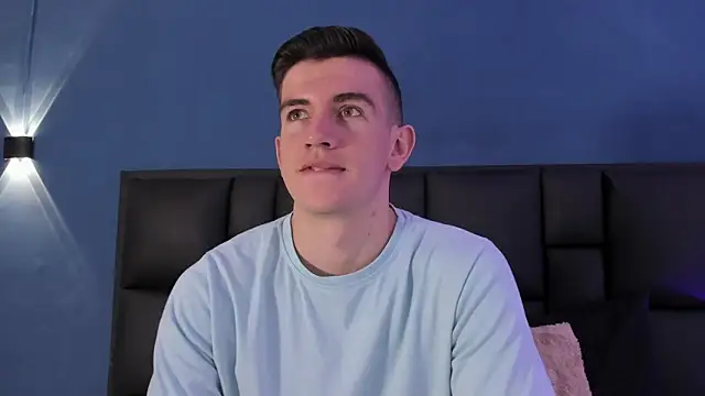 Snapshot of MikaelSlow chatting on September 18, 2025, 4:04 am MikaelSlow online show from September 18, 2025, 4:04 am