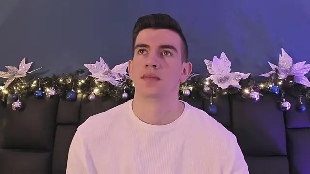 MikaelSlow online show from December 19, 2025, 3:54 am