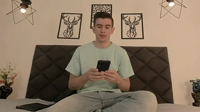 Snapshot of MikaelSlow chatting on February 23, 2025, 9:26 pm MikaelSlow online show from February 23, 2025, 9:26 pm